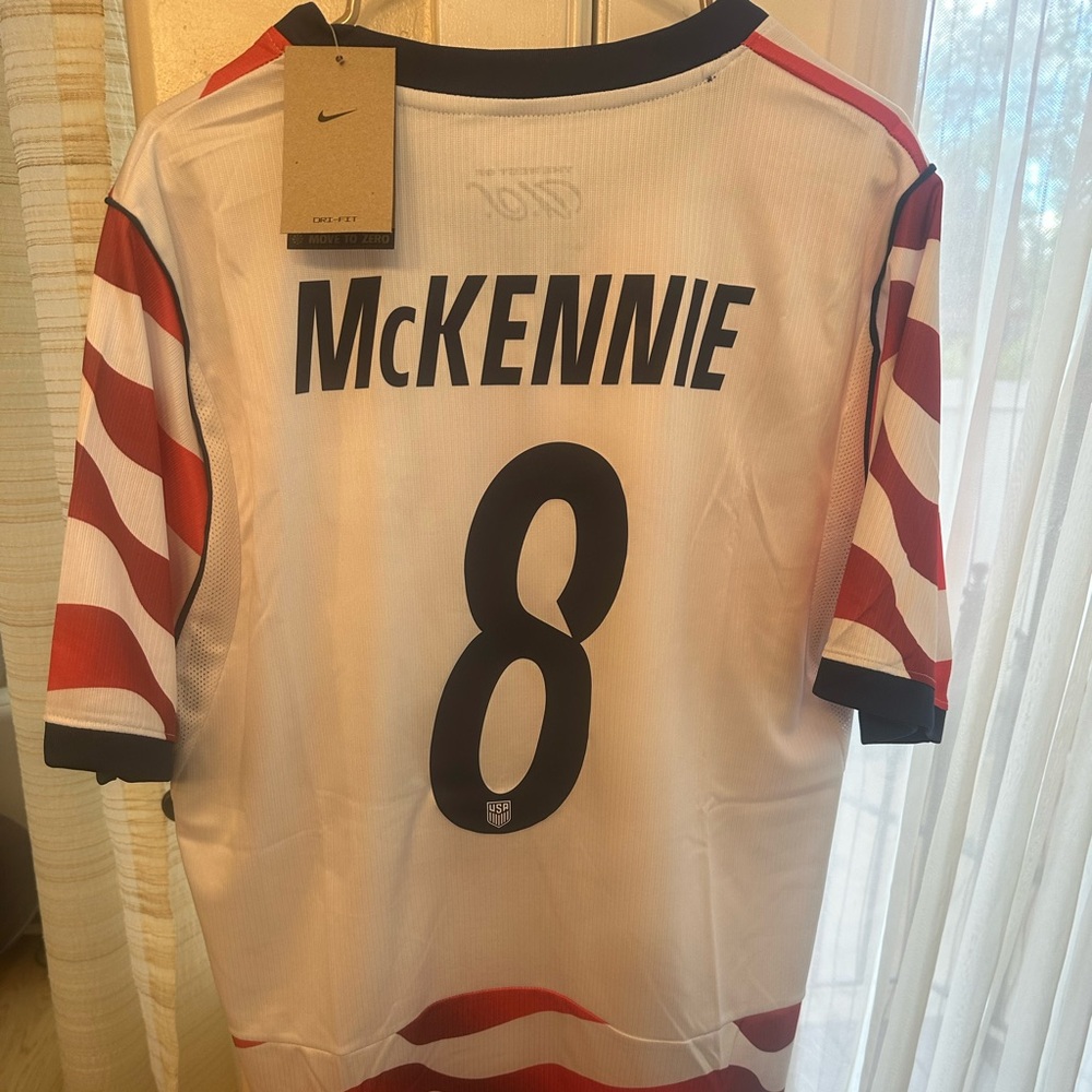 USA 🇺🇸 World Cup
Home soccer Football jersey fits XL Weston McKennie #8